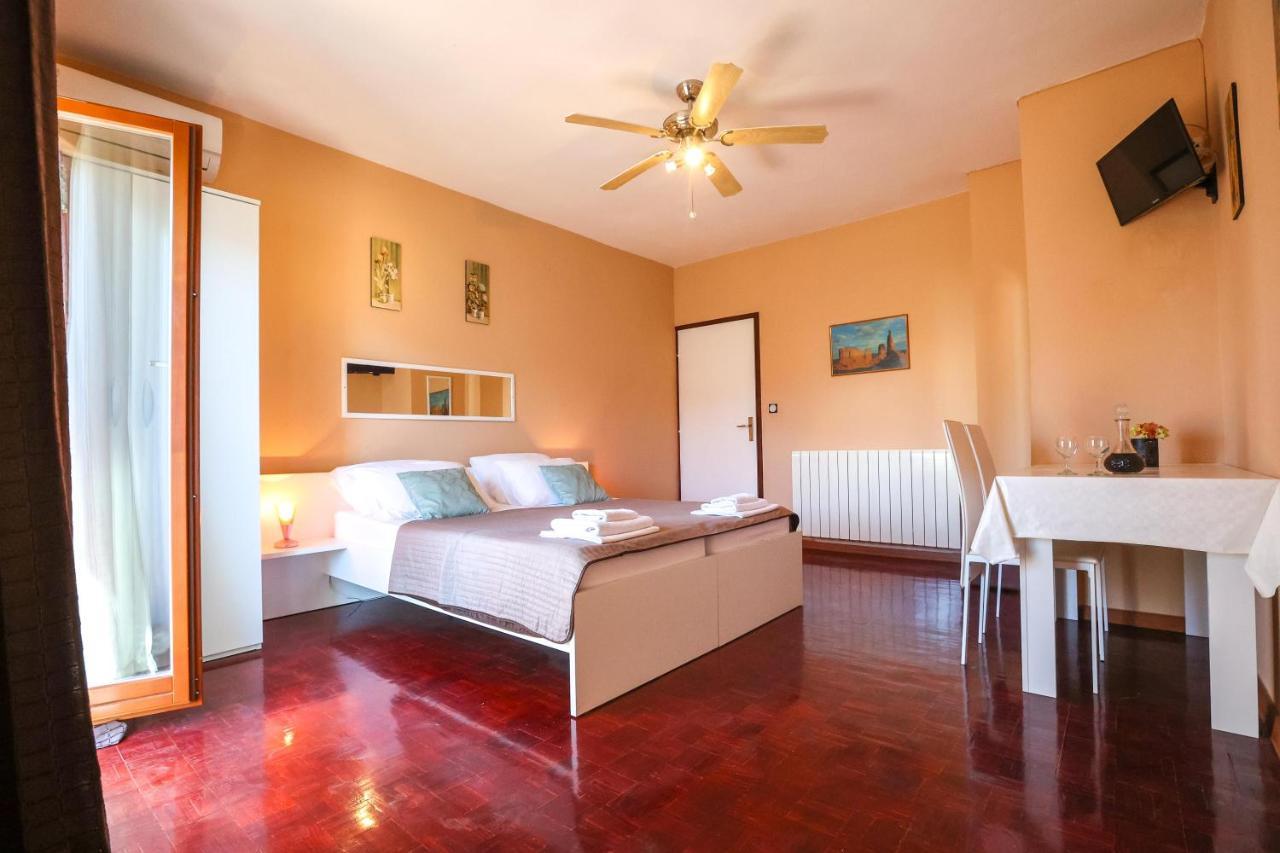 Apartments And Rooms Sinka Biograd Na Moru Dış mekan fotoğraf