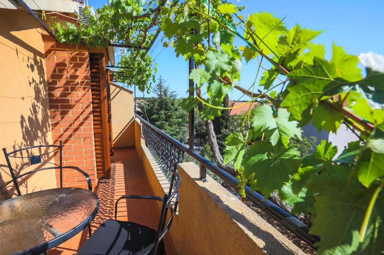 Apartments And Rooms Sinka Biograd Na Moru Dış mekan fotoğraf