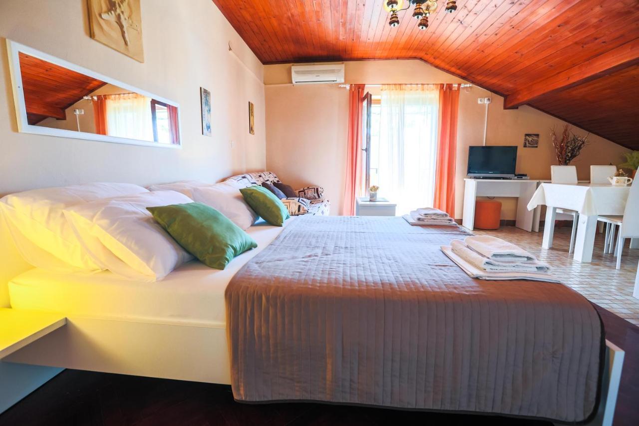 Apartments And Rooms Sinka Biograd Na Moru Dış mekan fotoğraf