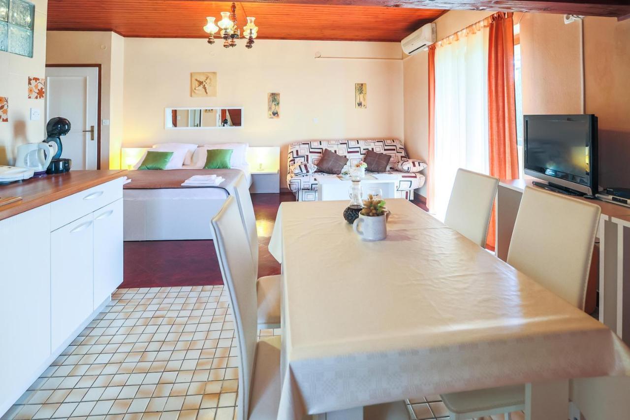 Apartments And Rooms Sinka Biograd Na Moru Dış mekan fotoğraf